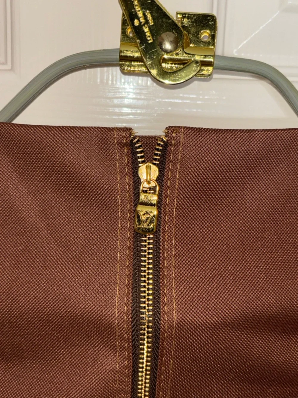 LOUIS VUITTON: Brown 